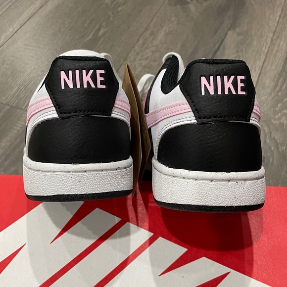 Nike Women's Court Vision Low Sneaker size 7 - Picture 5 of 7